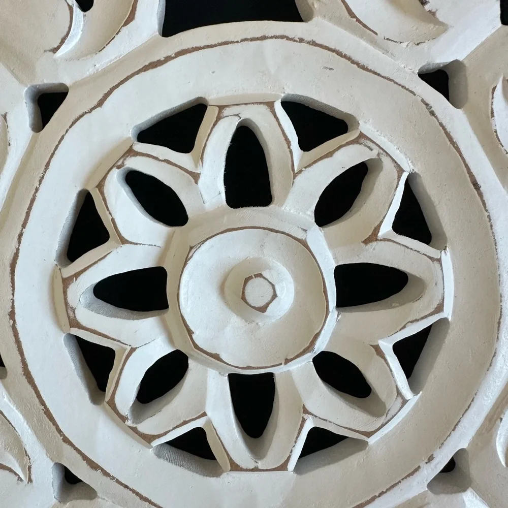 White Ornate Wall Decor 2 feet wide - Picture 4 of 16